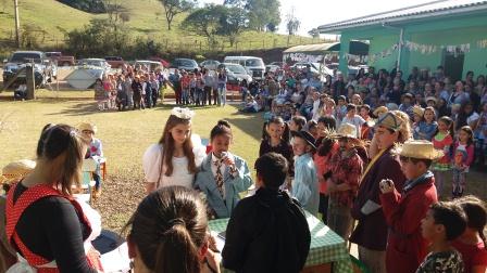 Festança no "Arraiá" da Escola Municipal Toropi