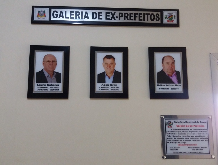 Administração Municipal Inaugura Galeria de Fotos dos Ex-prefeitos e Ex-vice-prefeitos
