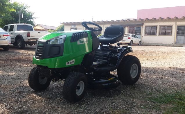 Prefeitura de Toropi adquire trator cortador de grama