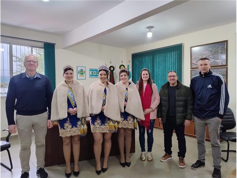 Toropi recebe a visita da Corte da FECOBAT