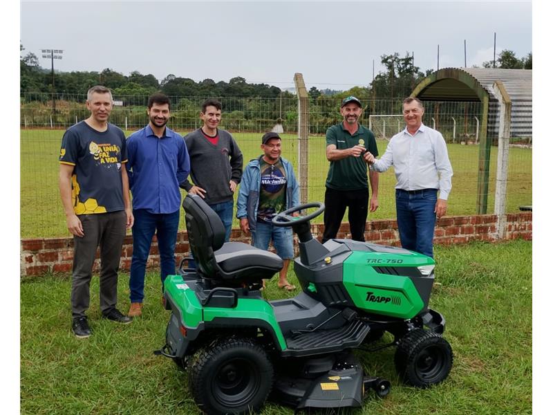 Toropi investe em novo trator cortador para manutenção de espaços públicos