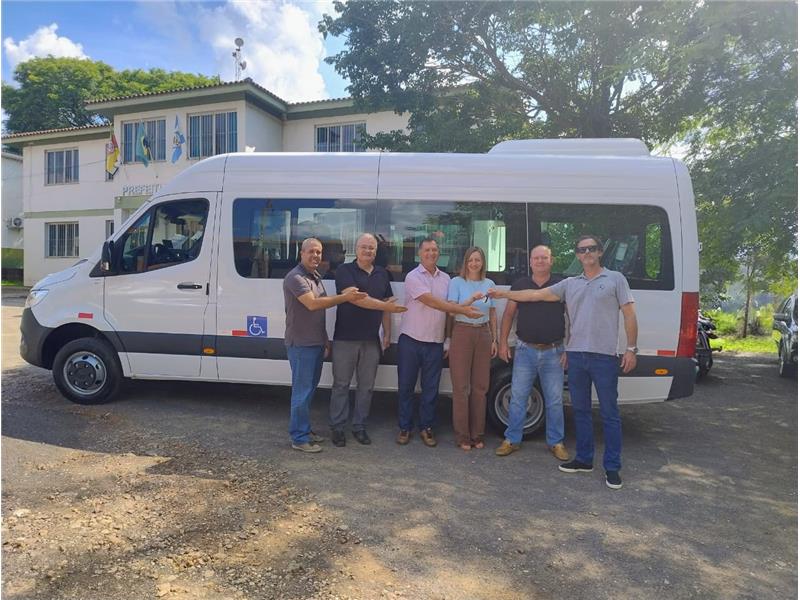 Nova van zero km reforça frota municipal de Toropi