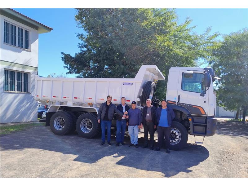 Toropi recebe caminhão zero quilômetro para reforço da agricultura