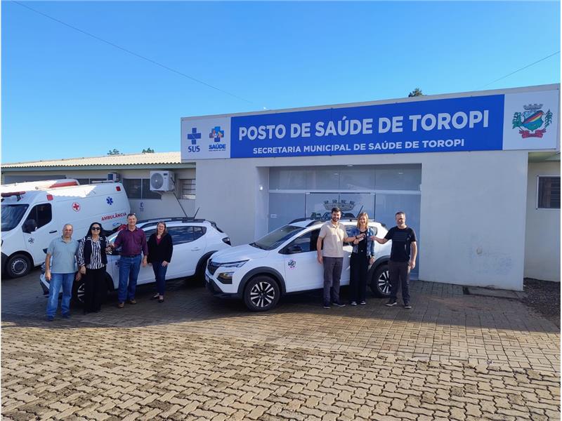 Secretaria de Saúde recebe dois veículos zero quilômetro para qualificar serviços