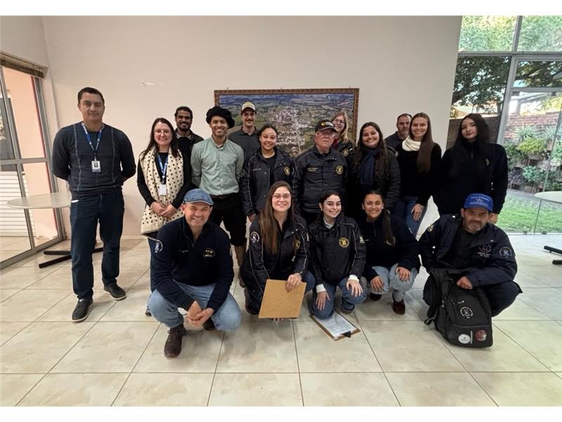 Estudantes de Zootecnia da UFSM realizam atividade de extensão rural em Toropi